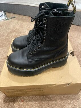 DR Martens Jadon III platform boots worn once